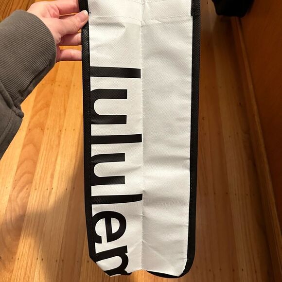 NEW 1 Lululemon Large Reusable Shopping Gift Bag Tote Black and white - empty - Picture 3 of 3